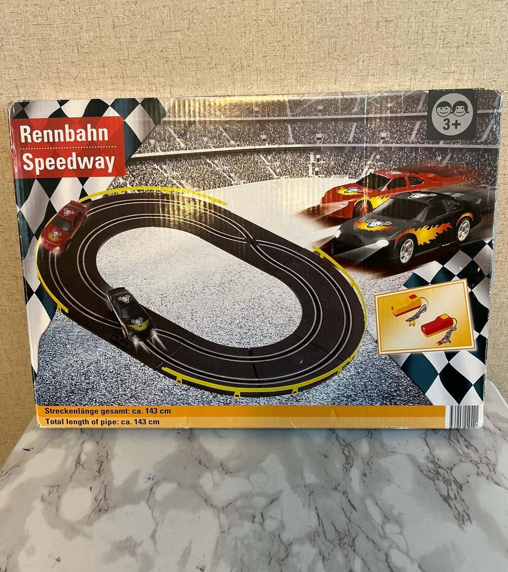 VTG Rennbahn Speedway Slot Car Racing Track Set 143cm